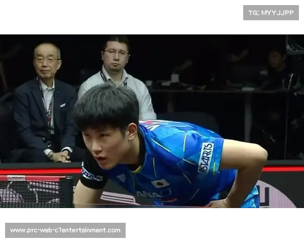 奥恰洛夫战胜张本智和,主场观众欢呼雷动 奥恰洛夫战胜张本智和,主场观众欢呼雷动