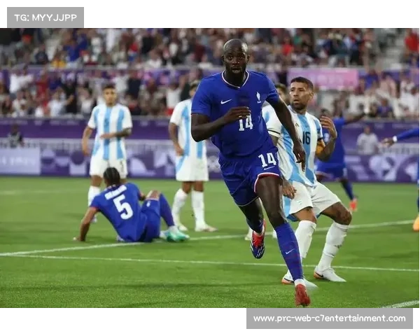 传统中锋价值回归,莱万马特塔等球员仍受青睐 传统中锋价值回归,莱万马特塔等球员仍受青睐